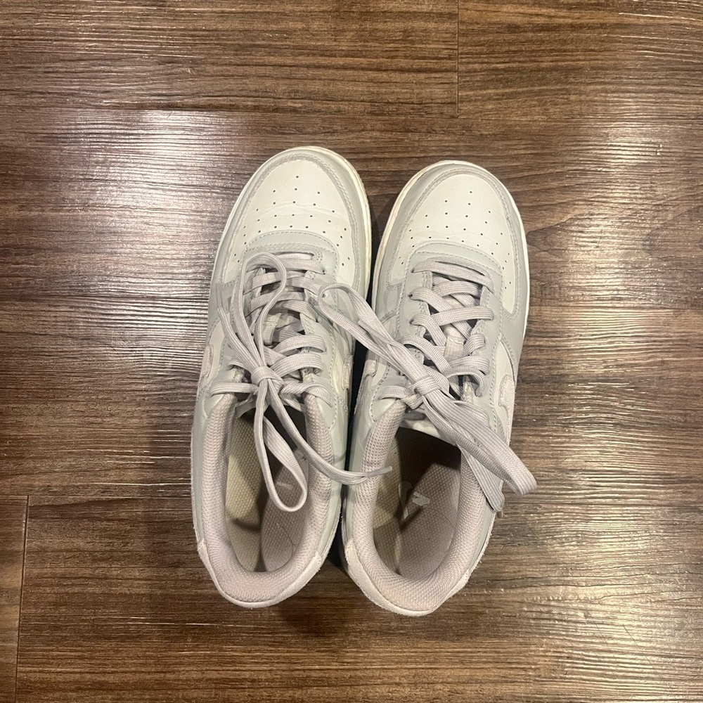 Women’s size 9 White and Gray air forces